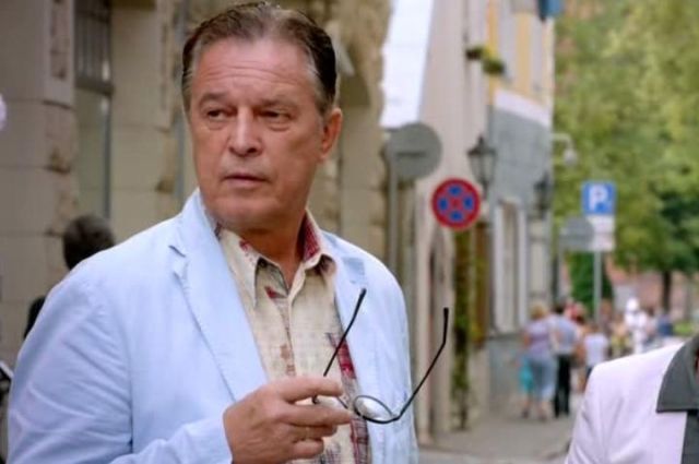 В фильмографии актера около 100 картин. 